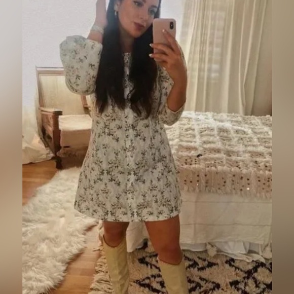 DANIELLE BERNSTEIN Dresses & Skirts - Danielle Bernstein Floral-Print Rhinestone Dress size Medium M floral blue